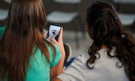 ילדות עם פלאפון